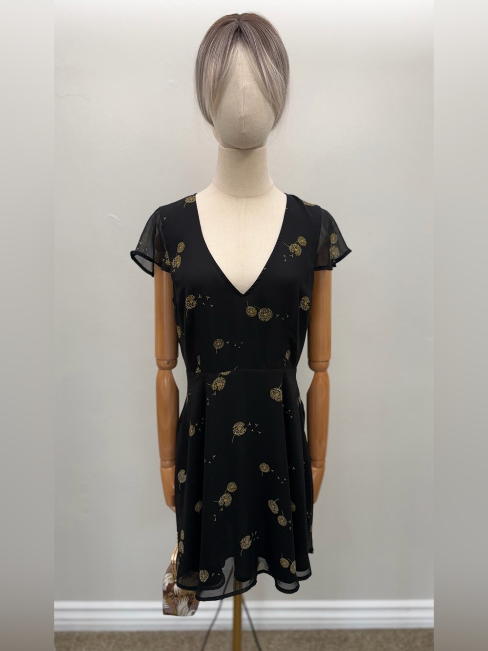 Forever 21 Black Dandelion Print Chiffon Mini Dress Flutter Sleeve Size M